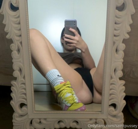 Saintpussey erotische nackte bild