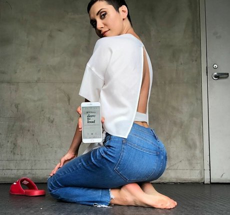 Alyson Stoner model nackt bild