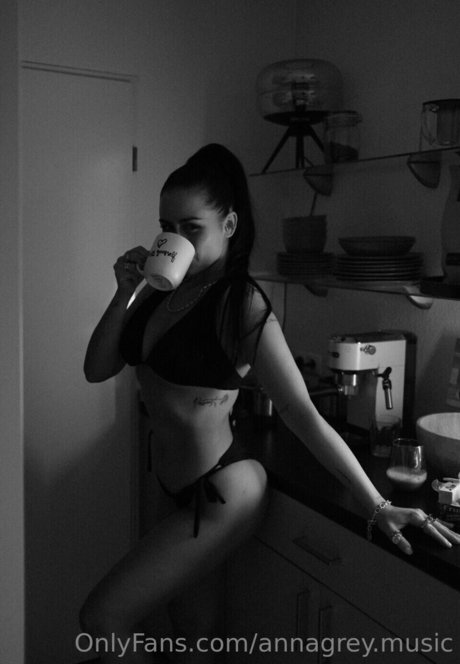 annagrey music porno perfekte bilder