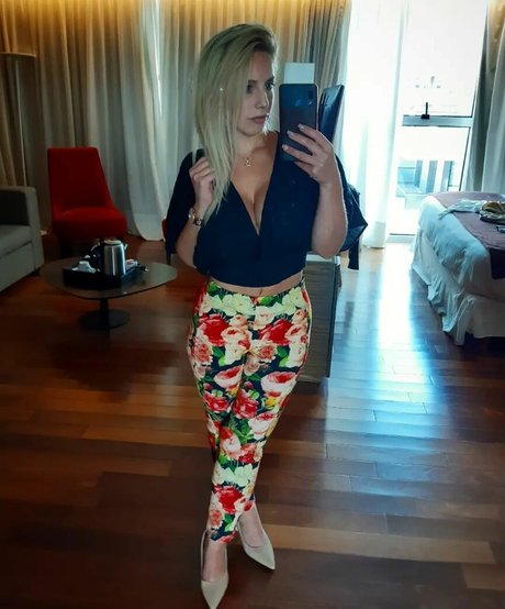 asiatische college-onlyfans nackte bilder