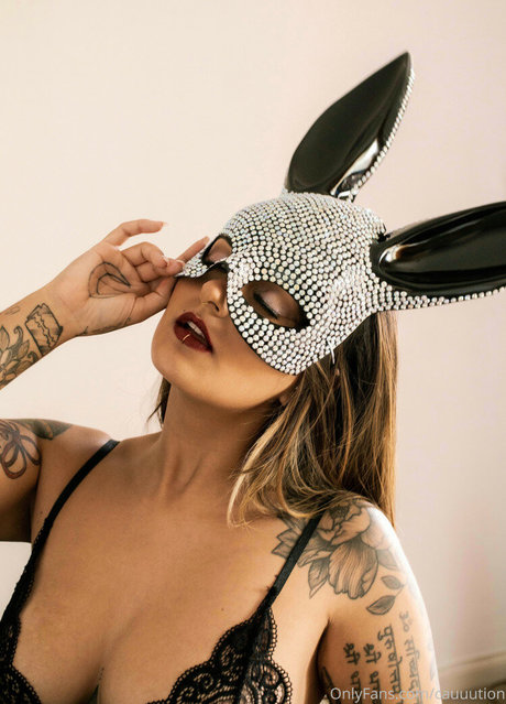 Cauuution nackt akt galerien