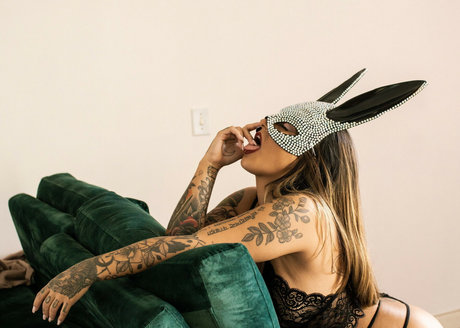 Cauuution kunst nackt galerien