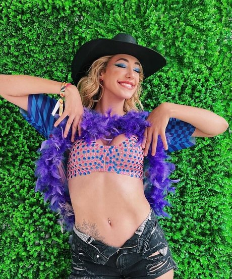 Nicole Louise sex galerie