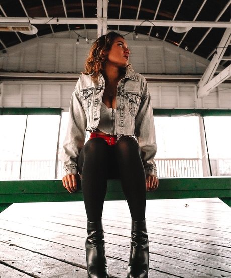 blonde bikini-onlyfans hübsche erwachsene archiv