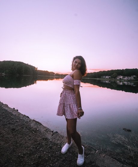 Hannah Malvone nackt foto