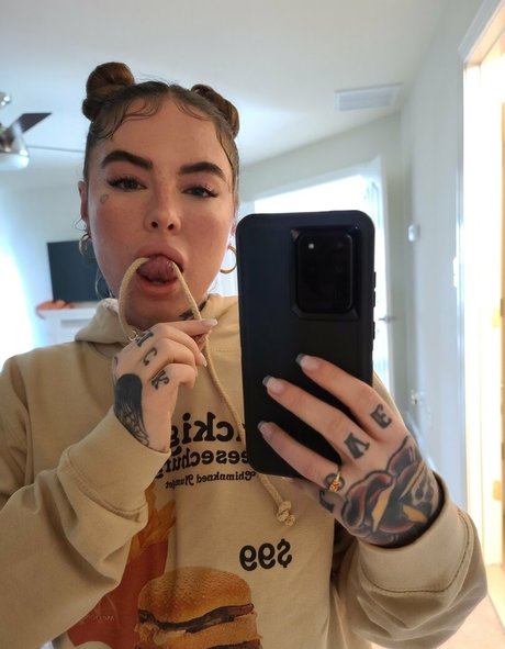 titten-selfie onlyfans erotische akt archiv