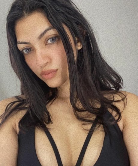 Yenara Sanuki model nackte archiv