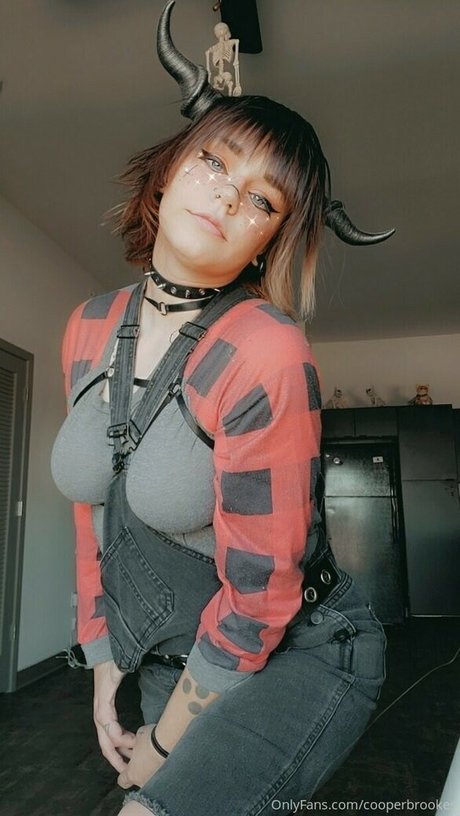 Cooper Brookes model top foto