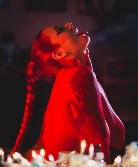 Camille Walker model erwachsene fotos