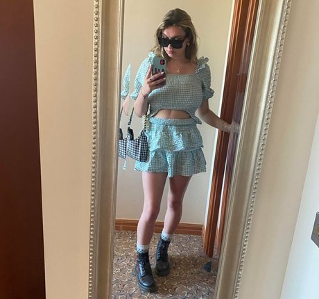 Nell H schöne nacktheit bild