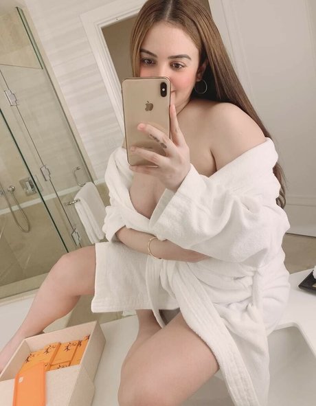 Georgina Knight freie akt bild