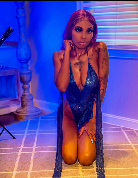 niiathefreak exklusive akt galerie