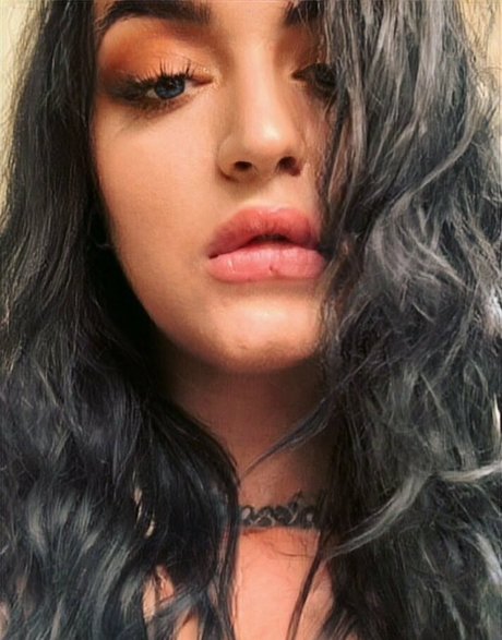 sh james schauspielerin akt galerie