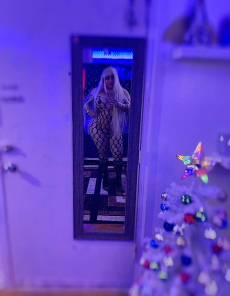 almalaverdadera model kunst archiv