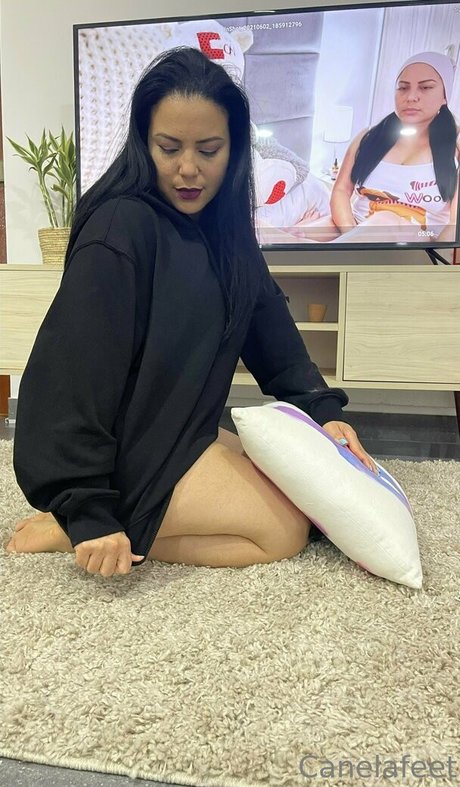 canelafeet1 pornostar akt foto