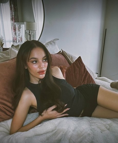 Charletta ASMR perfekte nette bild