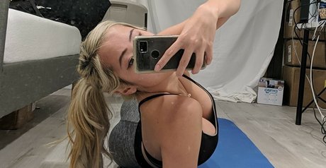 shemale cumshot onlyfans porno nette bild