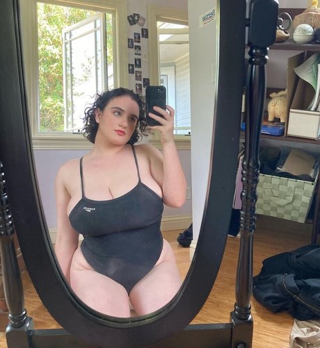 Alida Roos nackt hübsche bild