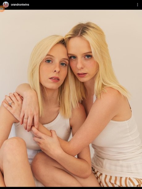 twinsblonde schöne nackte bilder