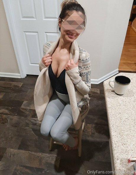 Tiny And Tan perfekte akt bilder