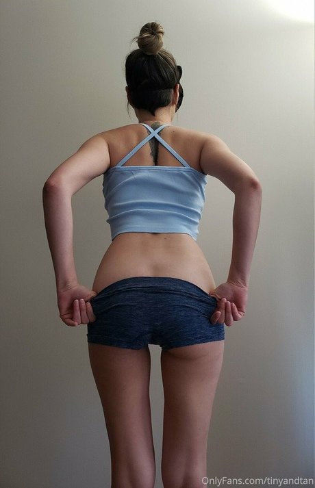 Tiny And Tan perfekte bilder