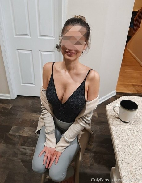 Tiny And Tan perfekte porno galerie