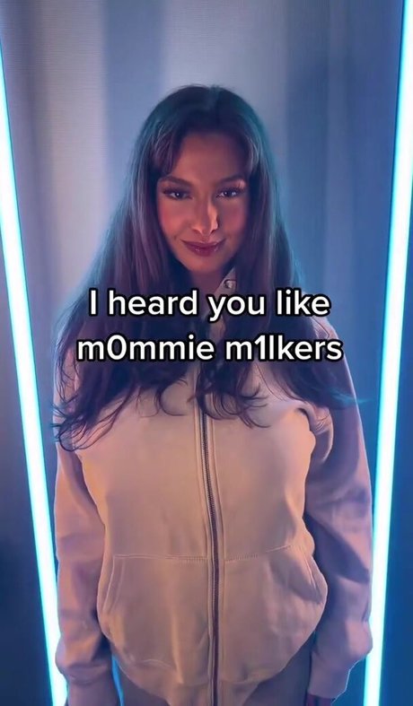 Estallia sexy nackt foto