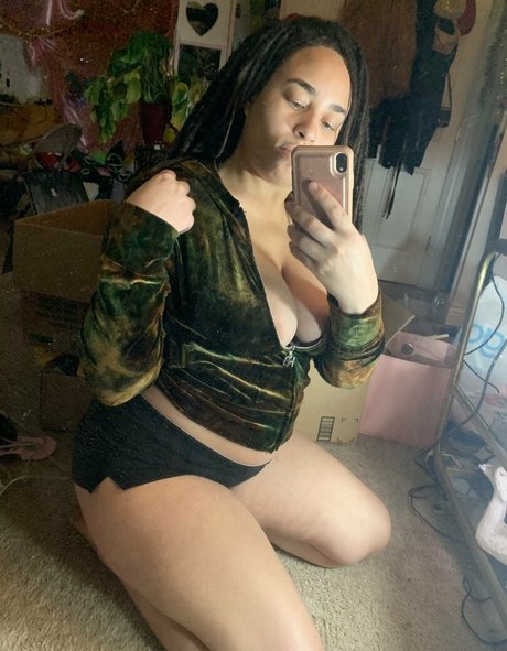 hotpocketprincess model nackten bild