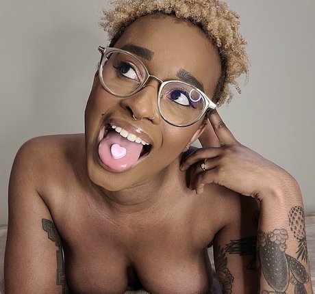 deedeebee96 model pornografische galerien