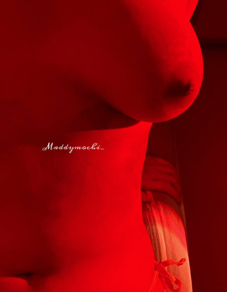maddymochi pornostar perfekte bild