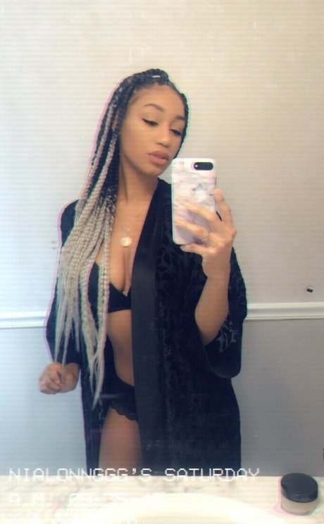 Nia Simone heiße akt archiv