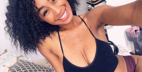 Nia Simone heiße schöne bilder