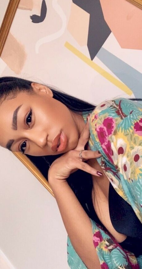 Nia Simone schöne erwachsene galerie