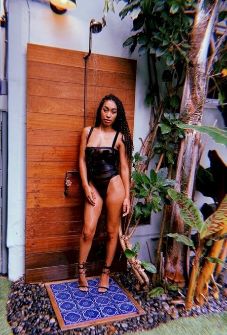 Nia Simone pornostar nackte bild