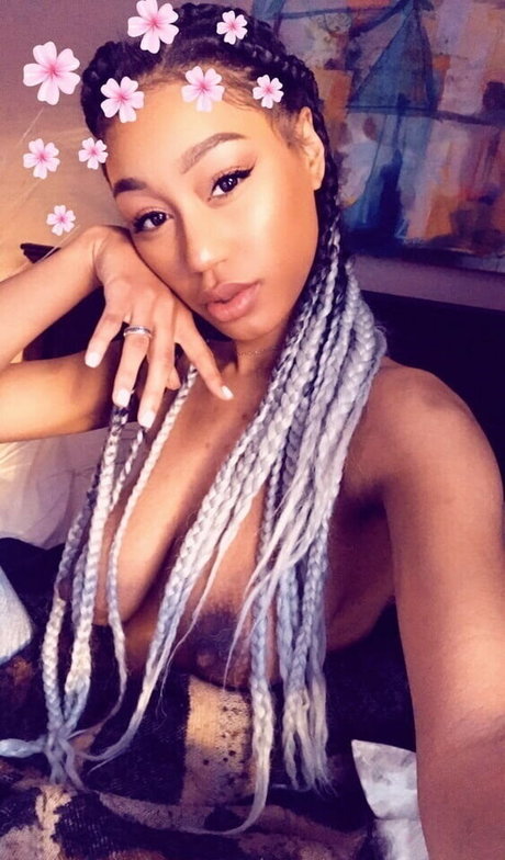 Nia Simone nackte galerien