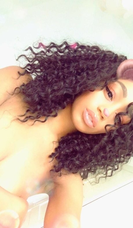 Nia Simone hd schöne bild