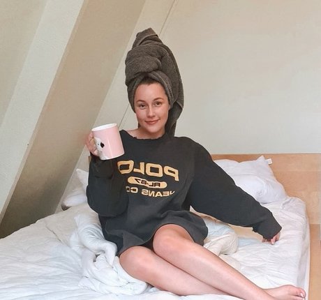 Elizabeth Height freie sex fotos