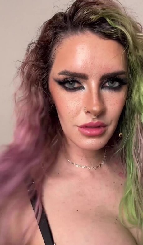 Karen Bachini nackt erwachsene archiv