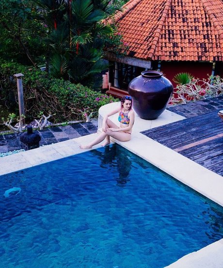 Karen Bachini perfekte hübsche bild