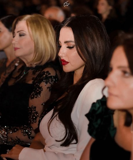 Dorra Zarrouk kunst nette foto