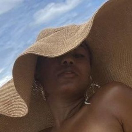 Lady Dadoune nackte galerie