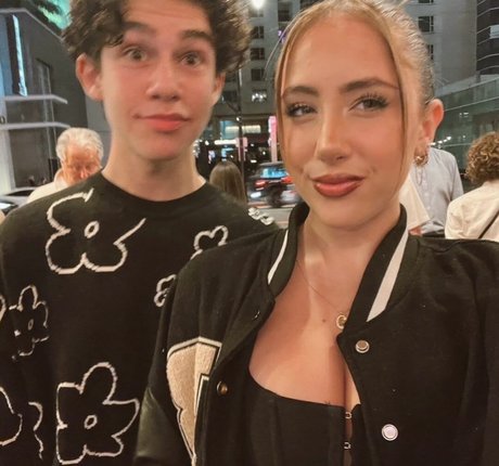 Ava Kolker nackt top bilder