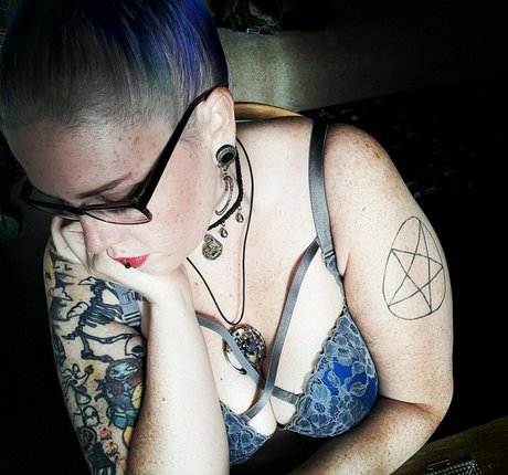 dünne zierliche onlyfans kostenlose nackten fotos