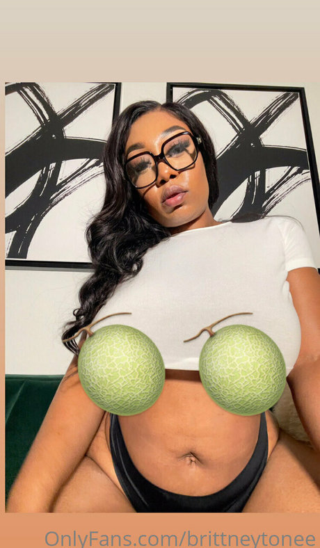 brittneytonee top sexy foto