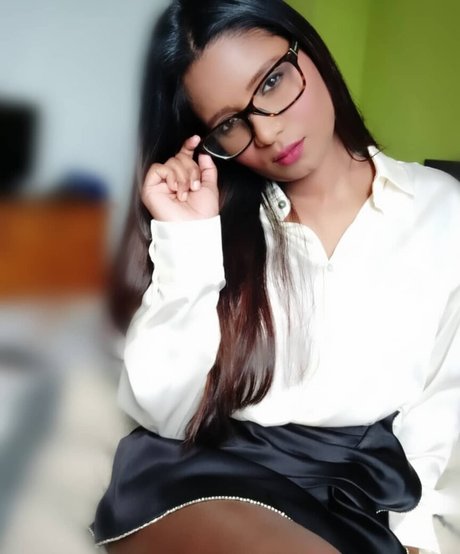 Resha Antony nackt akt foto