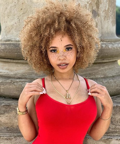 mayaregiii pornostar perfekte bild