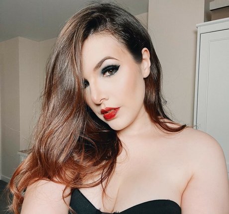 Cherry Wallis pornostar akt galerie