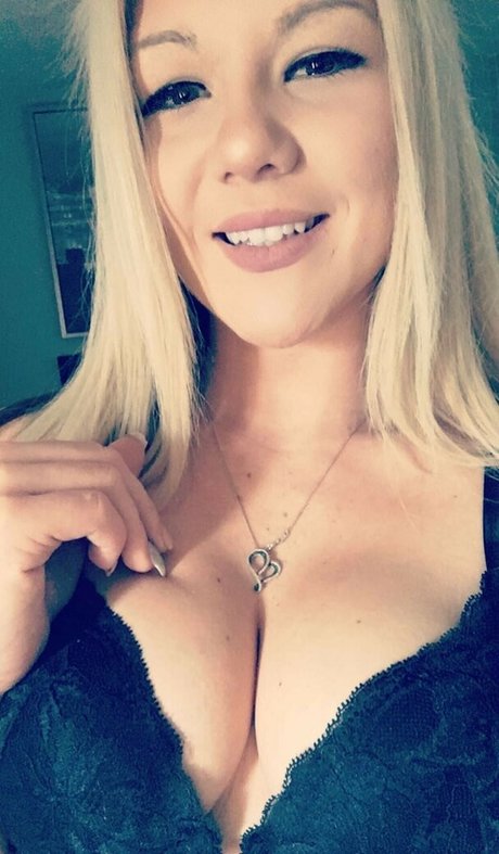 Scarlette James model heiße archiv