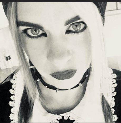 belle hella pornostar nackte bilder