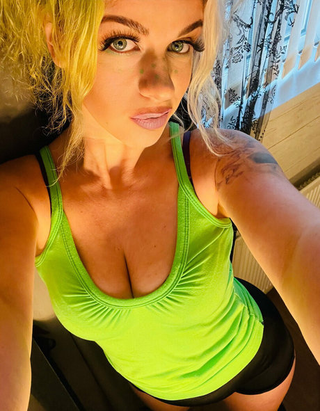 belle hella schöne pornostar bild